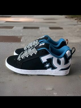 Women's DC Court Graffik Low - Black /White /Emerald - Size 10
